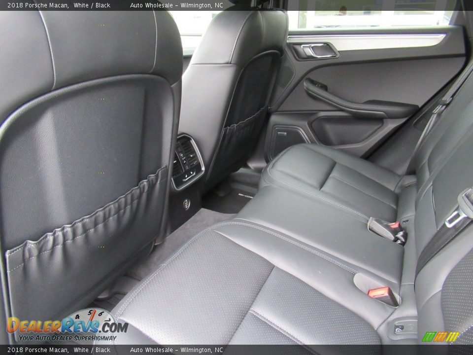 2018 Porsche Macan White / Black Photo #11