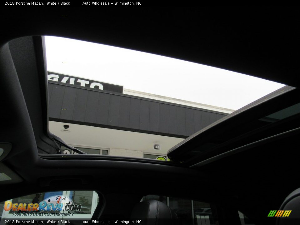 2018 Porsche Macan White / Black Photo #14