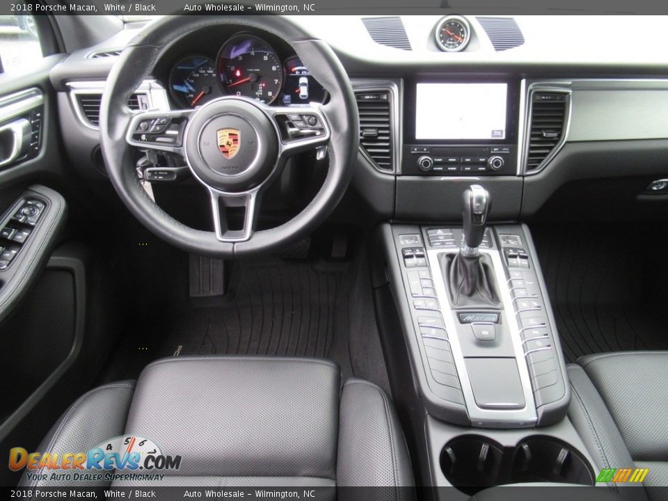 2018 Porsche Macan White / Black Photo #15