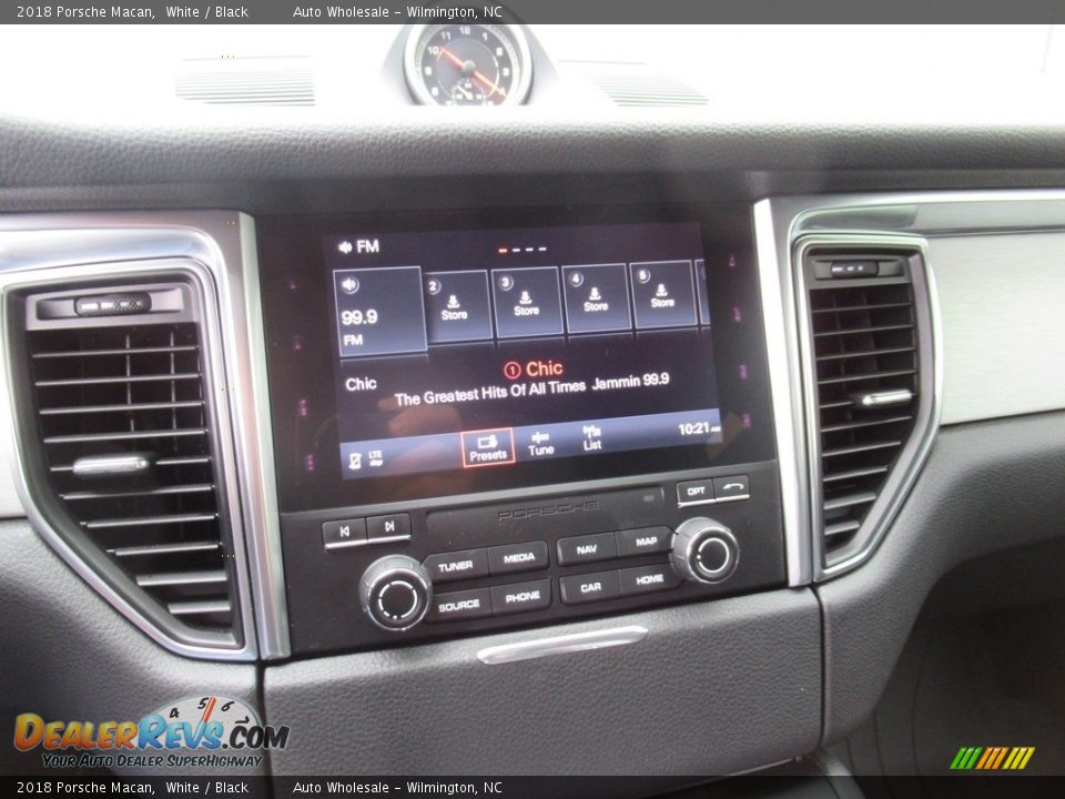 2018 Porsche Macan White / Black Photo #18