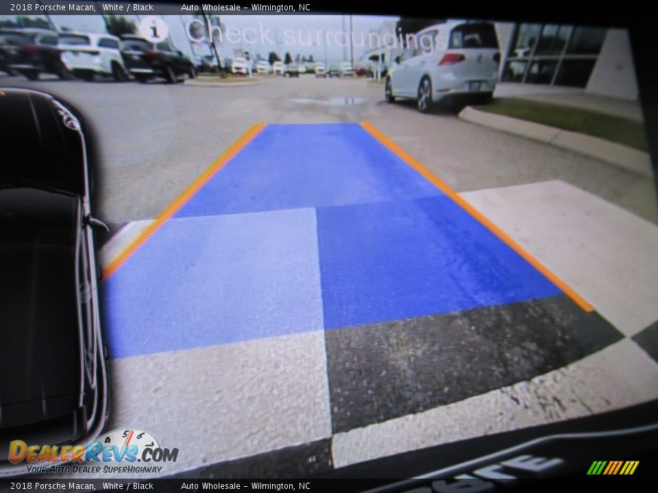 2018 Porsche Macan White / Black Photo #19