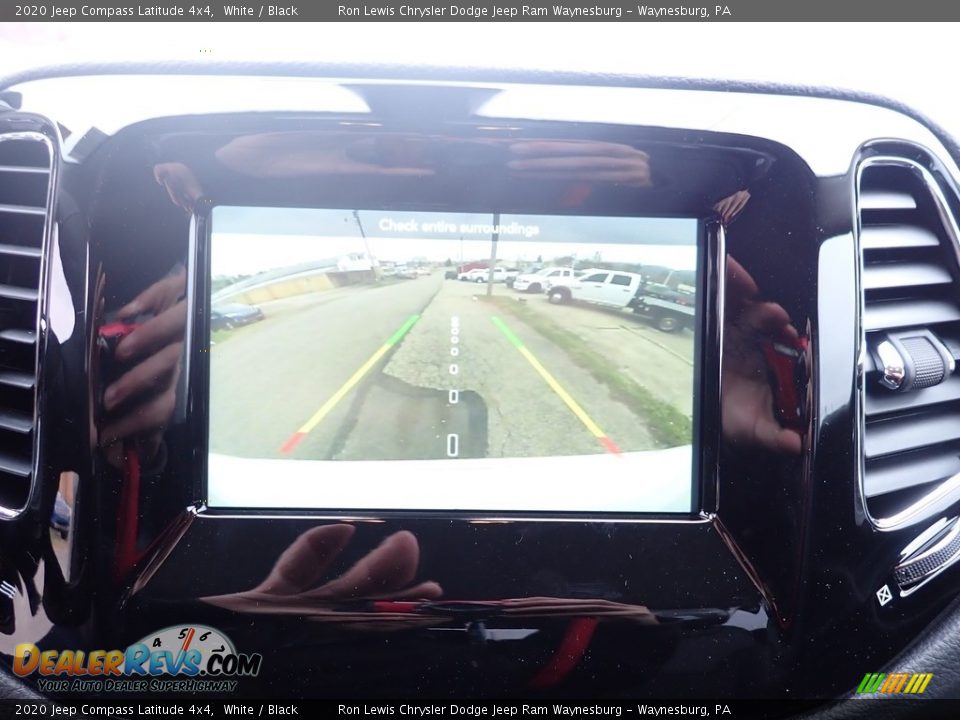 2020 Jeep Compass Latitude 4x4 White / Black Photo #17