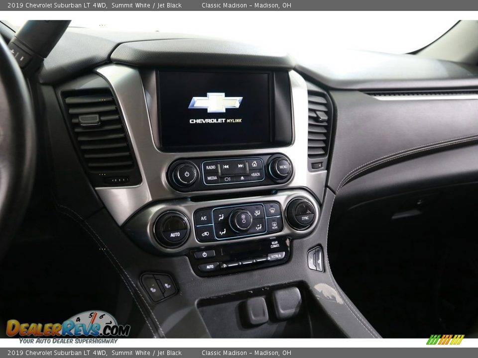 Controls of 2019 Chevrolet Suburban LT 4WD Photo #10