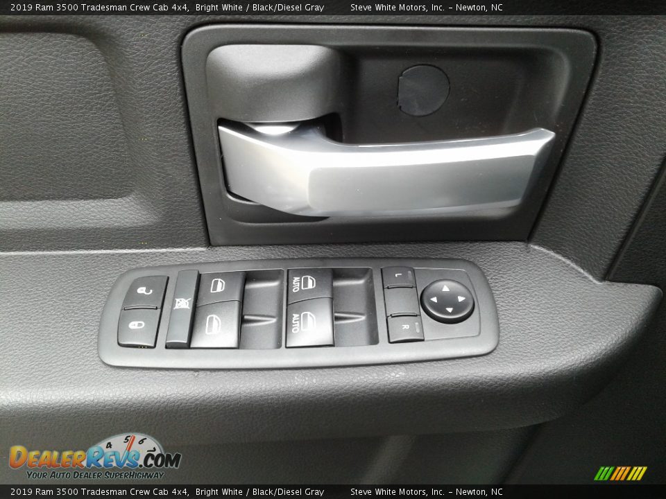 2019 Ram 3500 Tradesman Crew Cab 4x4 Bright White / Black/Diesel Gray Photo #9