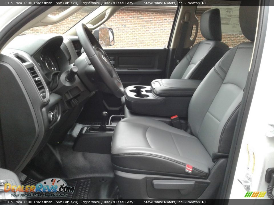 2019 Ram 3500 Tradesman Crew Cab 4x4 Bright White / Black/Diesel Gray Photo #10