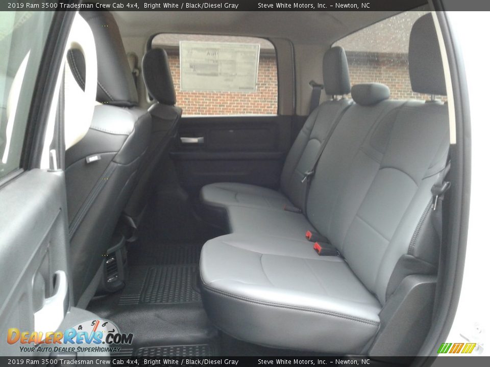 2019 Ram 3500 Tradesman Crew Cab 4x4 Bright White / Black/Diesel Gray Photo #11