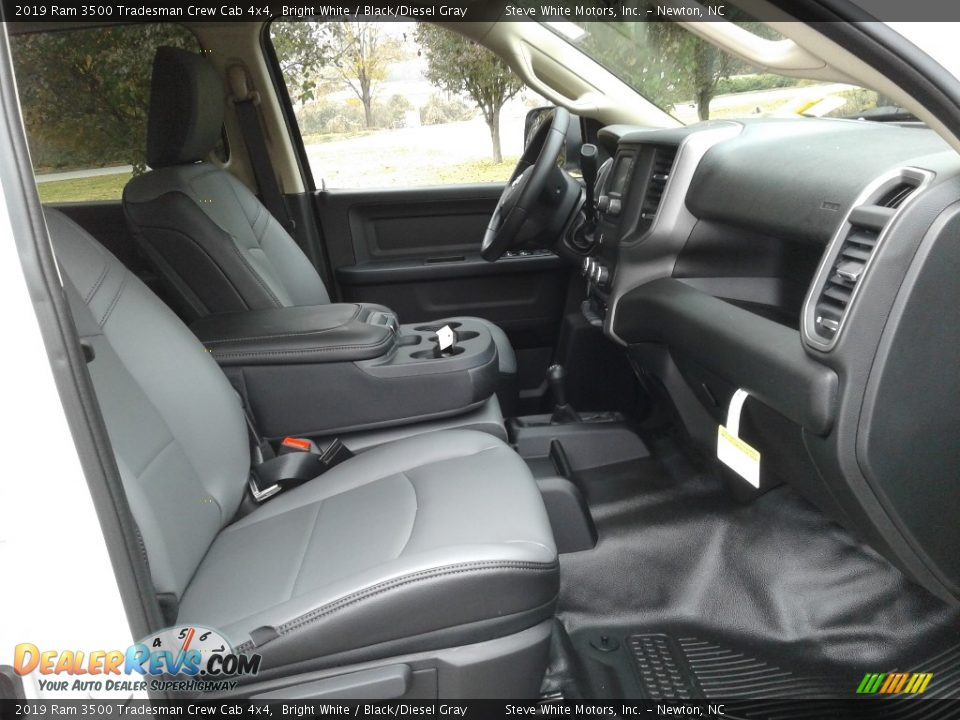 2019 Ram 3500 Tradesman Crew Cab 4x4 Bright White / Black/Diesel Gray Photo #15
