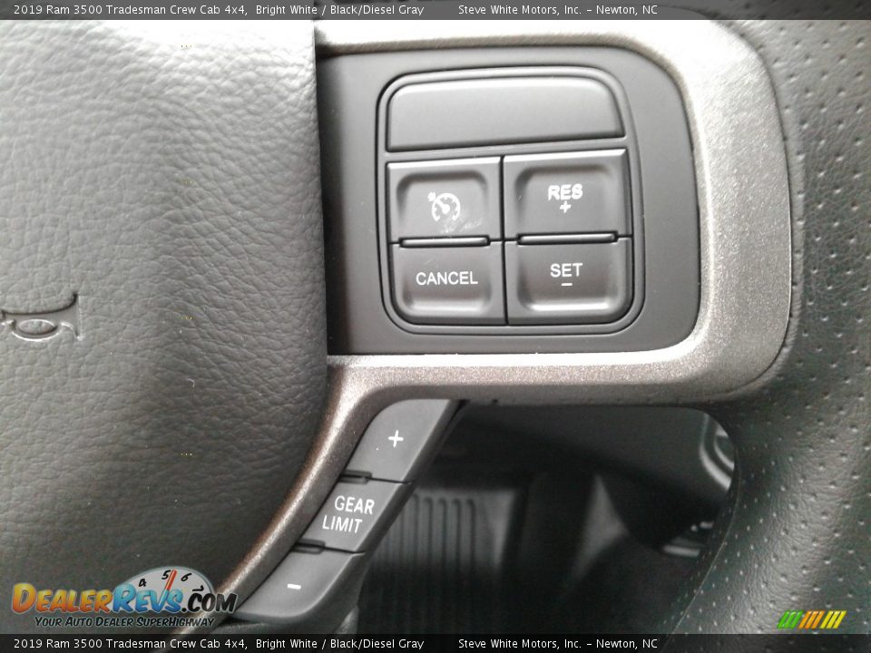 2019 Ram 3500 Tradesman Crew Cab 4x4 Bright White / Black/Diesel Gray Photo #17