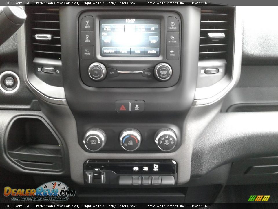 2019 Ram 3500 Tradesman Crew Cab 4x4 Bright White / Black/Diesel Gray Photo #19