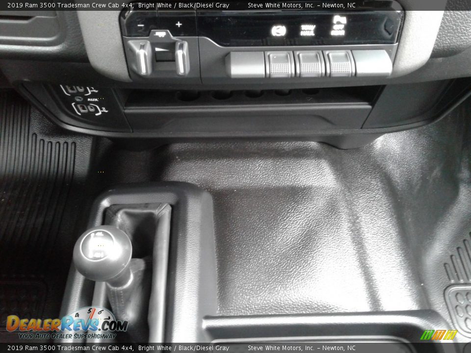 2019 Ram 3500 Tradesman Crew Cab 4x4 Bright White / Black/Diesel Gray Photo #23