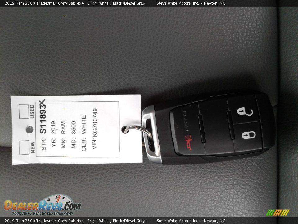 2019 Ram 3500 Tradesman Crew Cab 4x4 Bright White / Black/Diesel Gray Photo #25