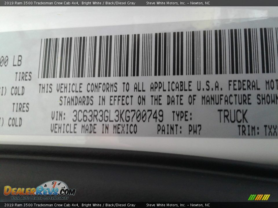 2019 Ram 3500 Tradesman Crew Cab 4x4 Bright White / Black/Diesel Gray Photo #27