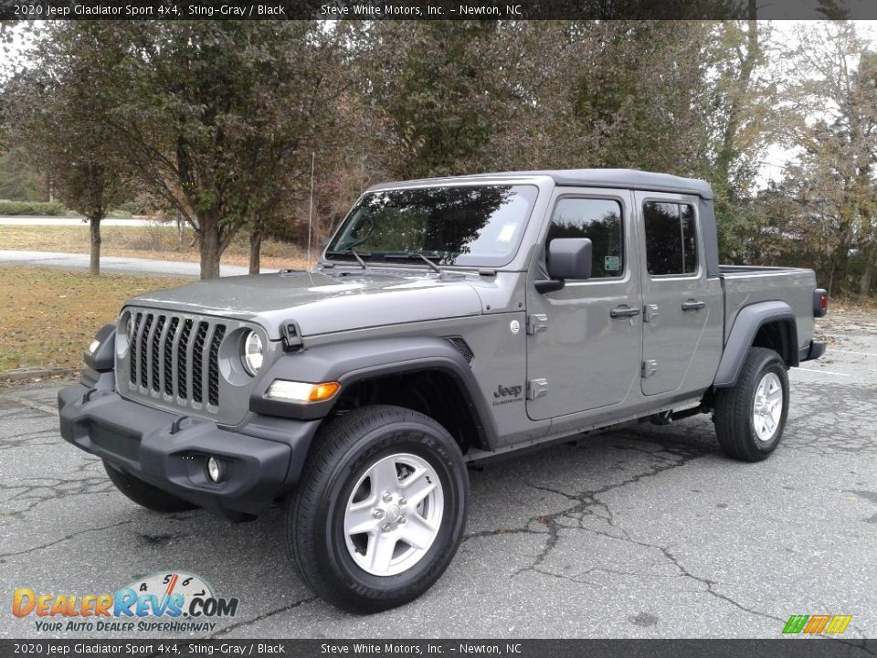 Front 3/4 View of 2020 Jeep Gladiator Sport 4x4 Photo #2
