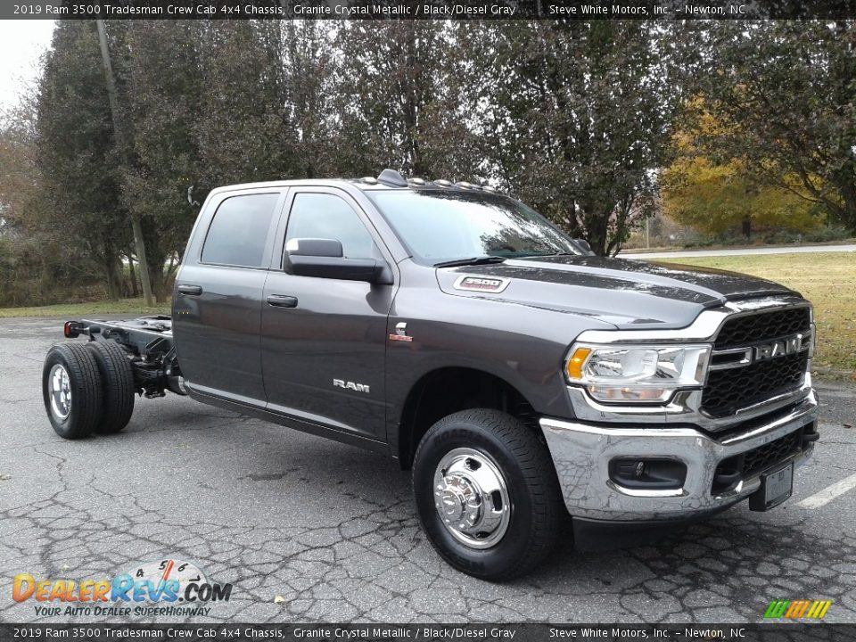 2019 Ram 3500 Tradesman Crew Cab 4x4 Chassis Granite Crystal Metallic / Black/Diesel Gray Photo #4