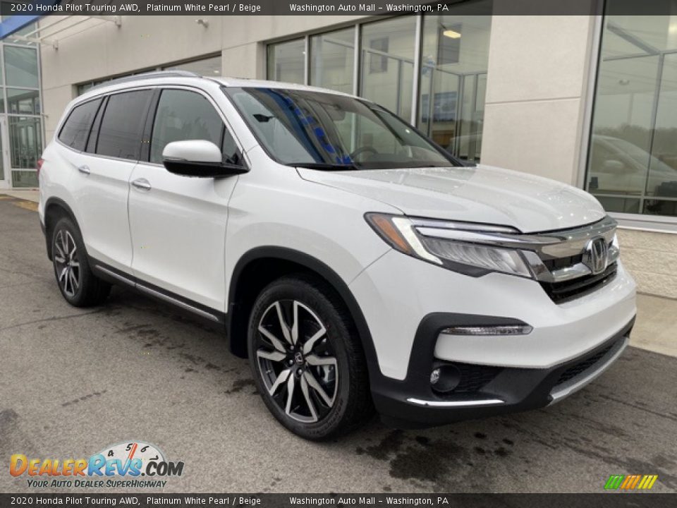 Front 3/4 View of 2020 Honda Pilot Touring AWD Photo #2