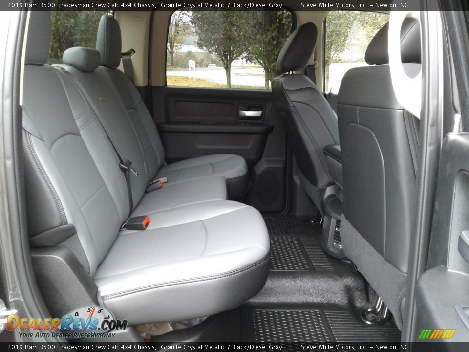 2019 Ram 3500 Tradesman Crew Cab 4x4 Chassis Granite Crystal Metallic / Black/Diesel Gray Photo #12