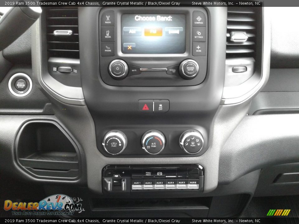 2019 Ram 3500 Tradesman Crew Cab 4x4 Chassis Granite Crystal Metallic / Black/Diesel Gray Photo #17