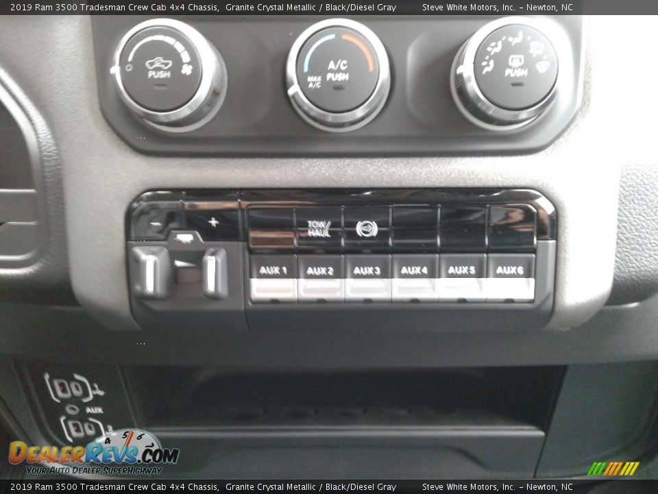 2019 Ram 3500 Tradesman Crew Cab 4x4 Chassis Granite Crystal Metallic / Black/Diesel Gray Photo #20