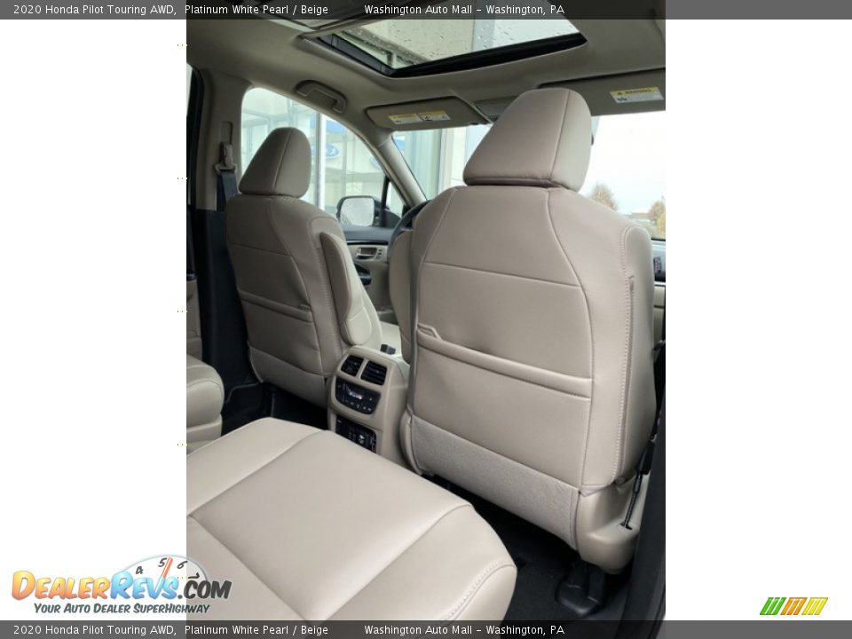2020 Honda Pilot Touring AWD Platinum White Pearl / Beige Photo #31