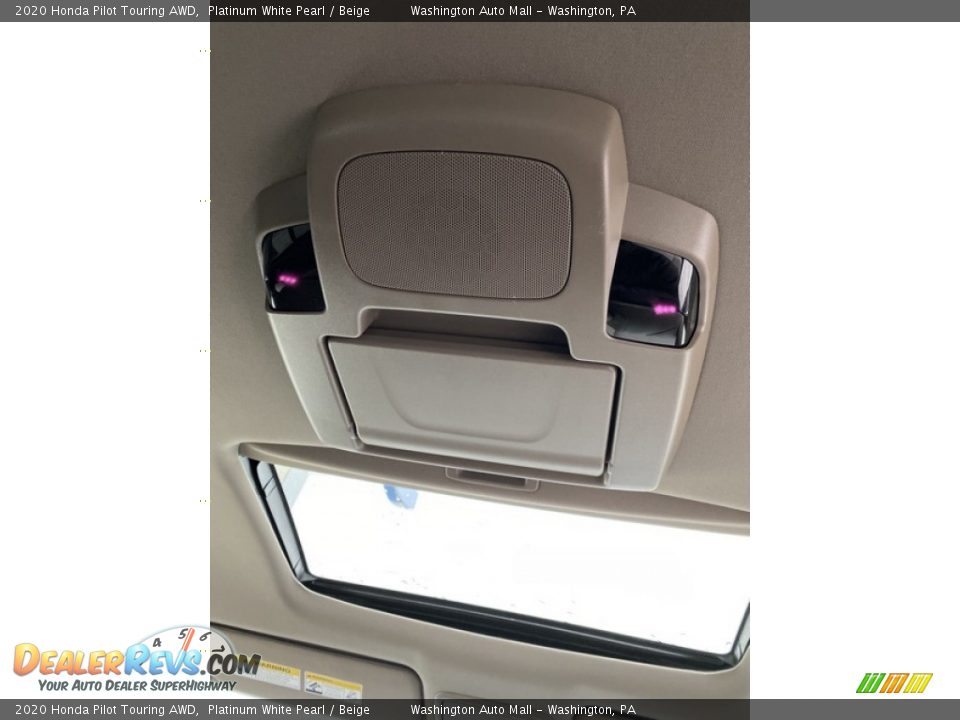 2020 Honda Pilot Touring AWD Platinum White Pearl / Beige Photo #32
