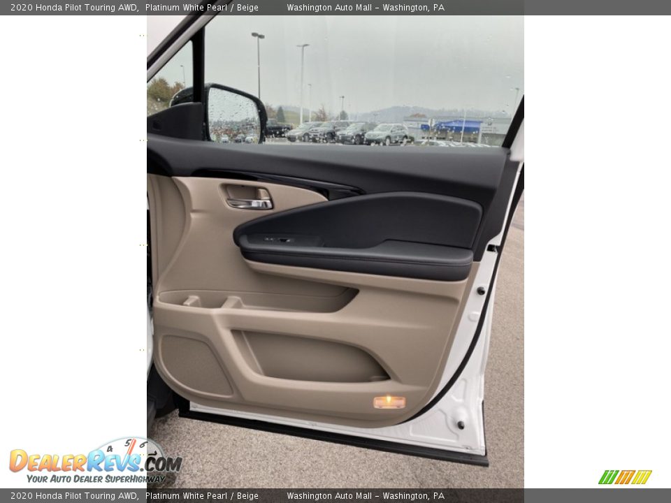 Door Panel of 2020 Honda Pilot Touring AWD Photo #35
