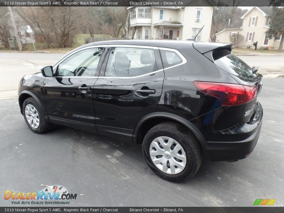 2019 Nissan Rogue Sport S AWD Magnetic Black Pearl / Charcoal Photo #5