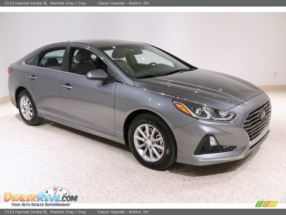Front 3/4 View of 2019 Hyundai Sonata SE Photo #1