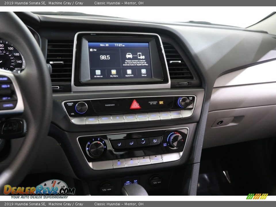Controls of 2019 Hyundai Sonata SE Photo #9