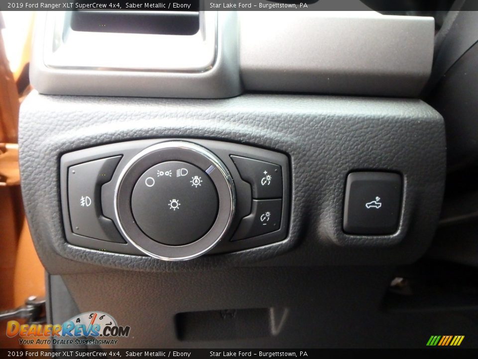 Controls of 2019 Ford Ranger XLT SuperCrew 4x4 Photo #11