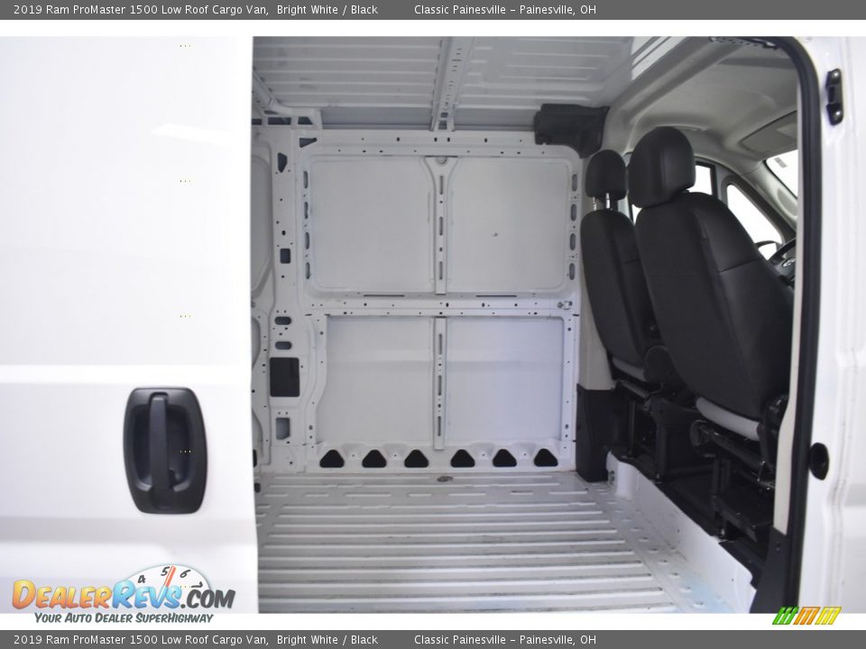 2019 Ram ProMaster 1500 Low Roof Cargo Van Bright White / Black Photo #8
