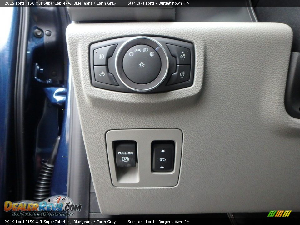 Controls of 2019 Ford F150 XLT SuperCab 4x4 Photo #12