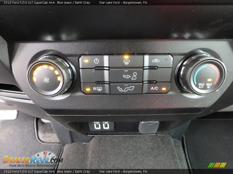 Controls of 2019 Ford F150 XLT SuperCab 4x4 Photo #19