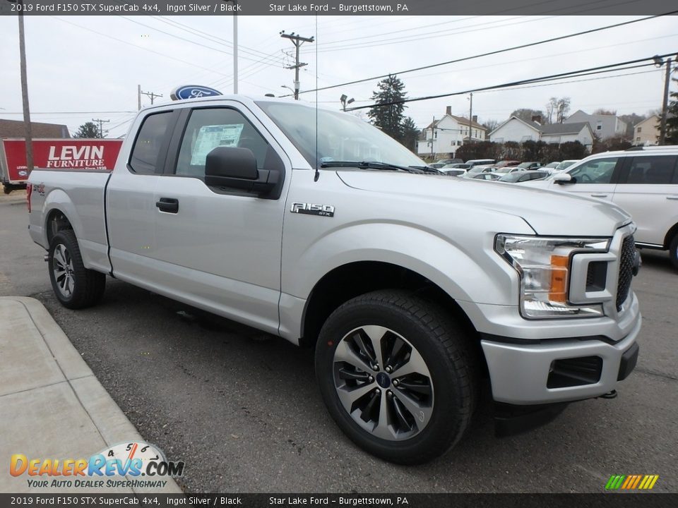 Front 3/4 View of 2019 Ford F150 STX SuperCab 4x4 Photo #3