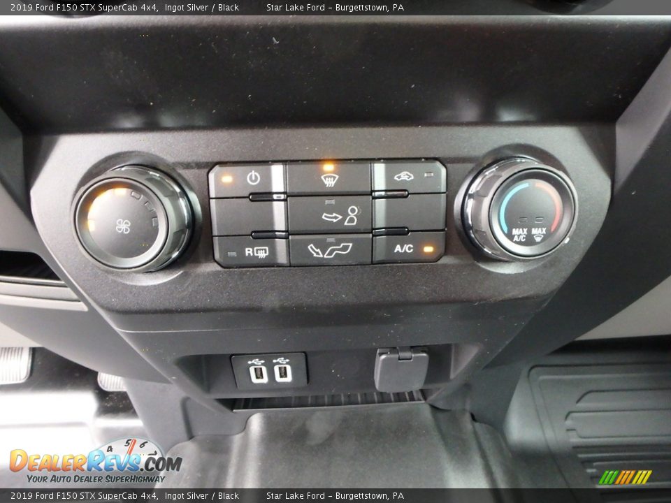 Controls of 2019 Ford F150 STX SuperCab 4x4 Photo #19