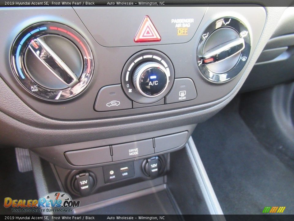 2019 Hyundai Accent SE Frost White Pearl / Black Photo #17