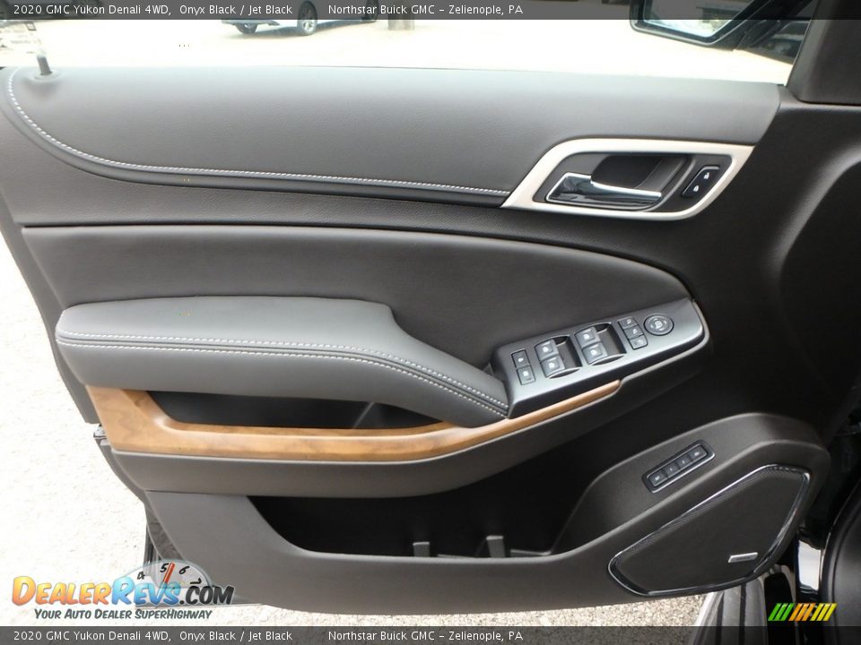 Door Panel of 2020 GMC Yukon Denali 4WD Photo #17