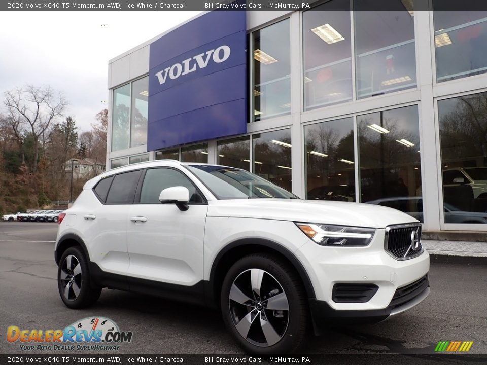 Front 3/4 View of 2020 Volvo XC40 T5 Momentum AWD Photo #1