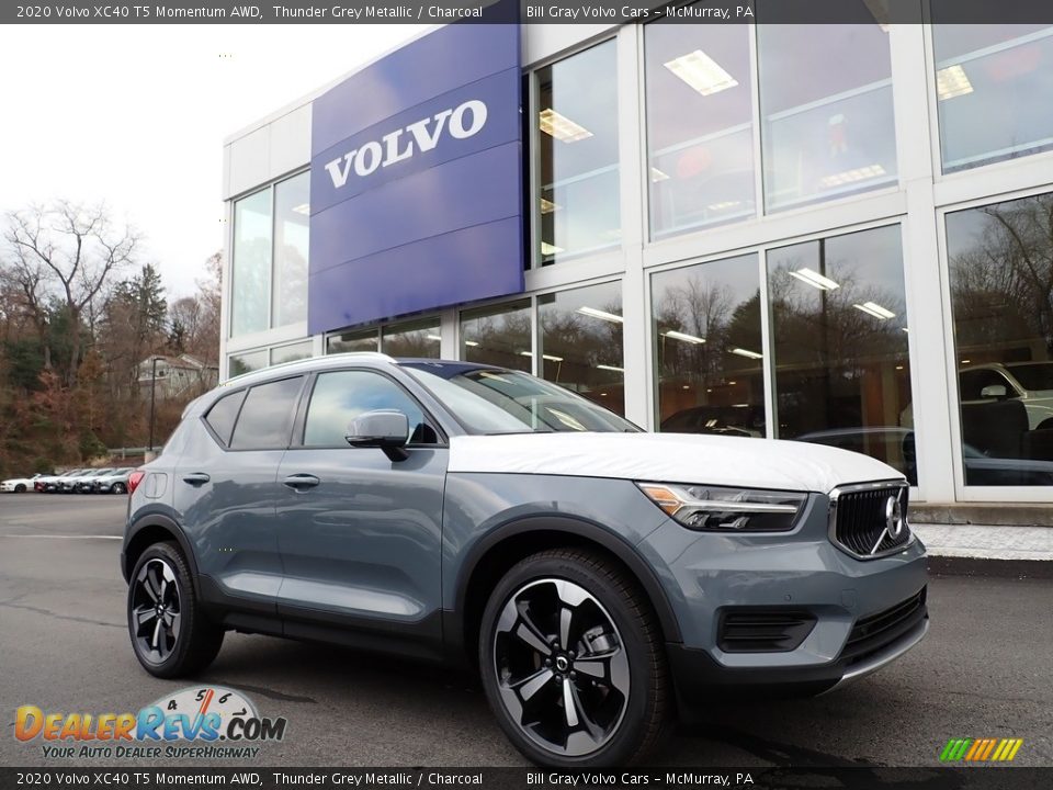 Front 3/4 View of 2020 Volvo XC40 T5 Momentum AWD Photo #1