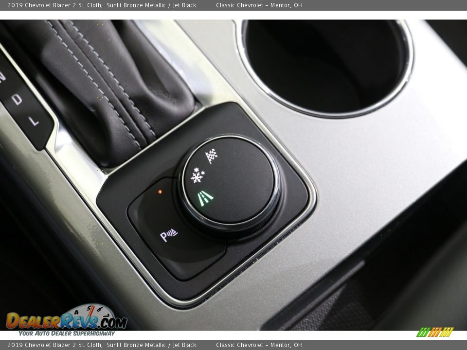 Controls of 2019 Chevrolet Blazer 2.5L Cloth Photo #19