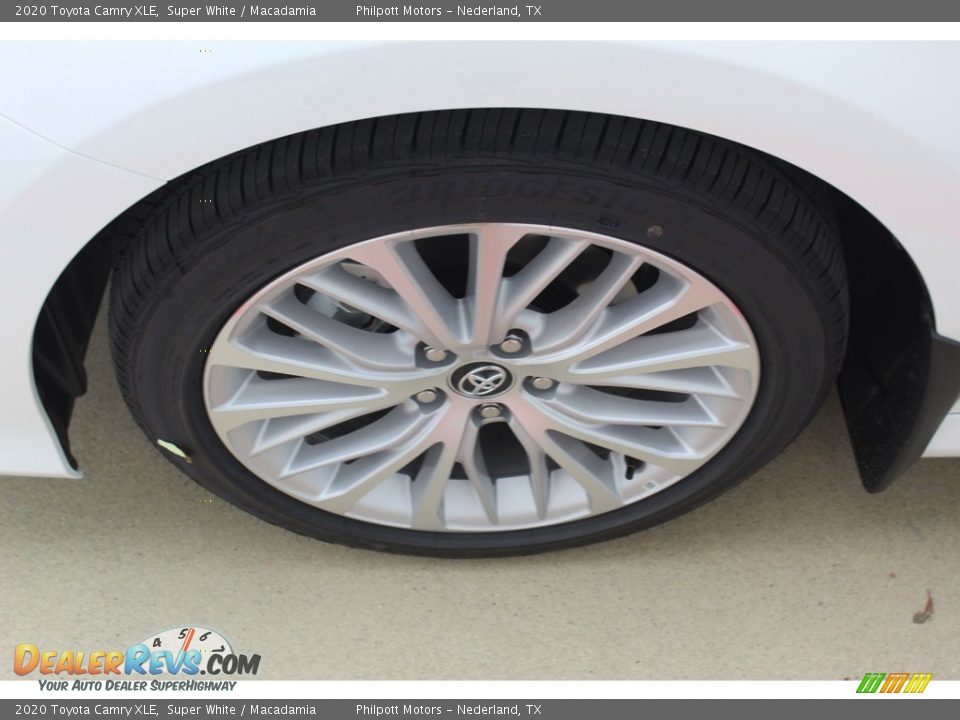 2020 Toyota Camry XLE Super White / Macadamia Photo #5