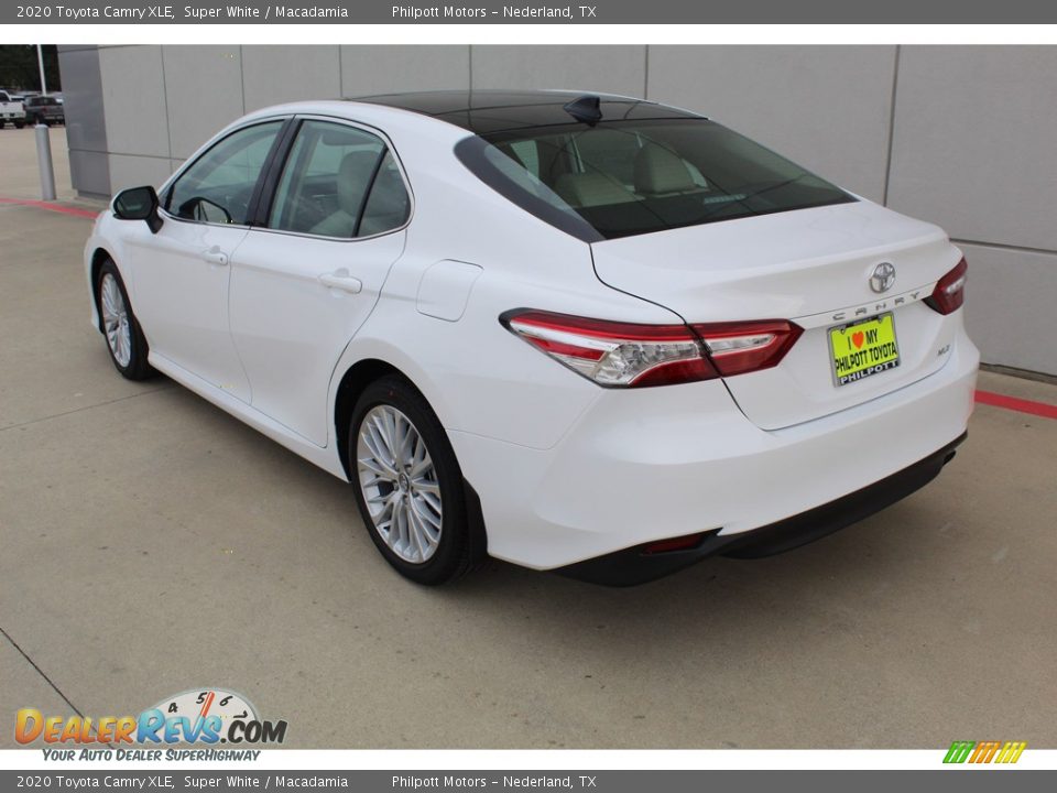 2020 Toyota Camry XLE Super White / Macadamia Photo #6