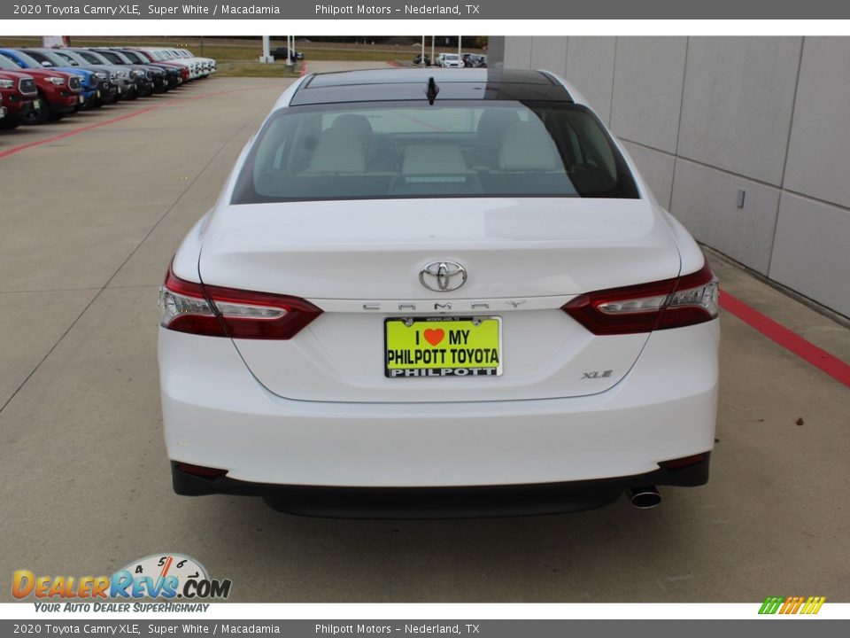 2020 Toyota Camry XLE Super White / Macadamia Photo #7
