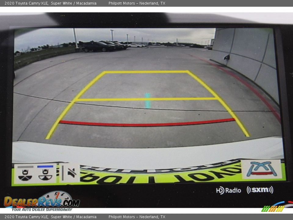 2020 Toyota Camry XLE Super White / Macadamia Photo #17