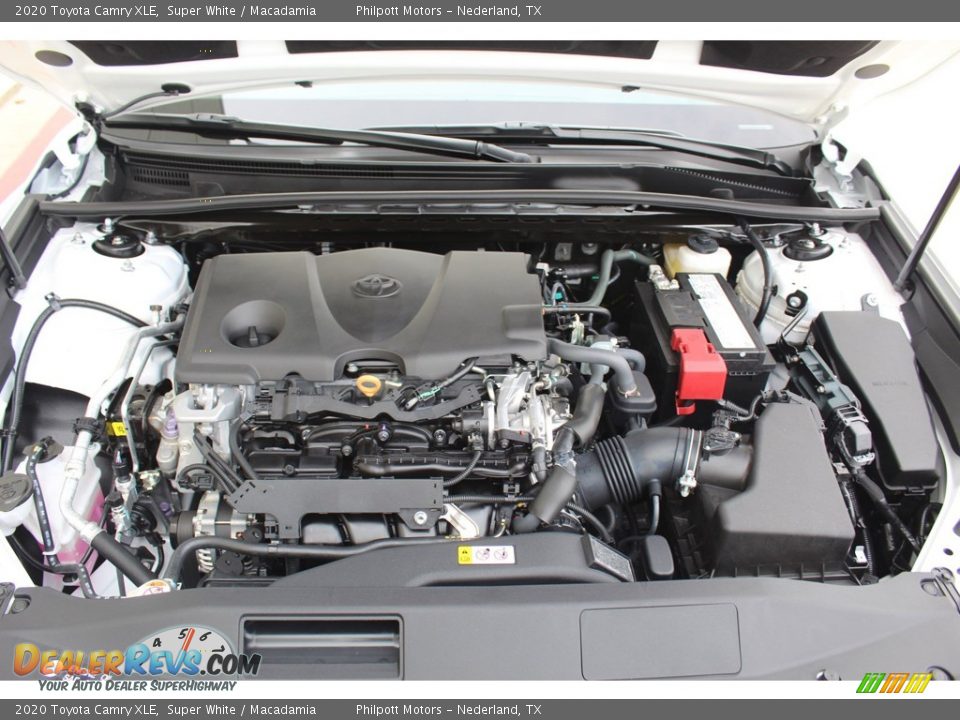 2020 Toyota Camry XLE Super White / Macadamia Photo #24