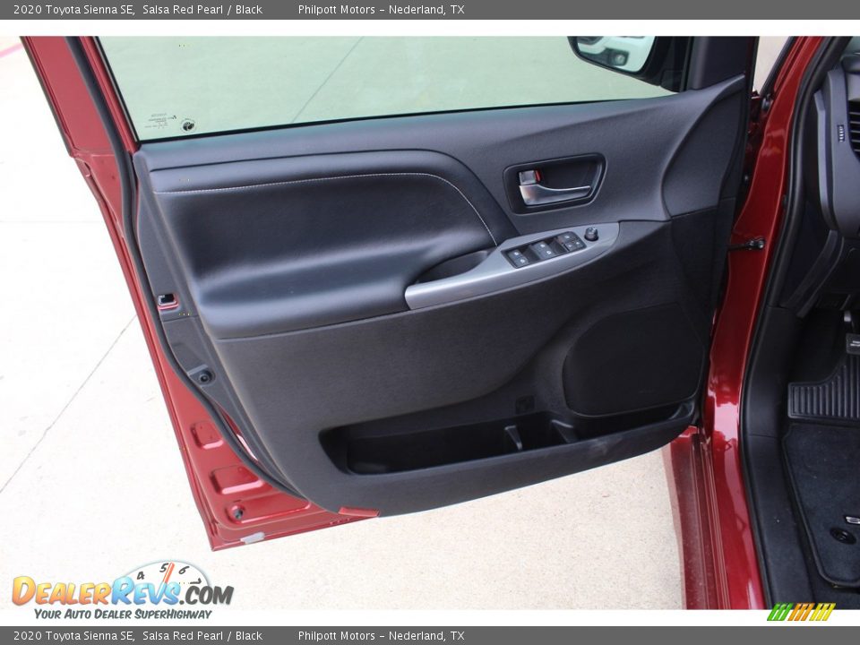 2020 Toyota Sienna SE Salsa Red Pearl / Black Photo #9