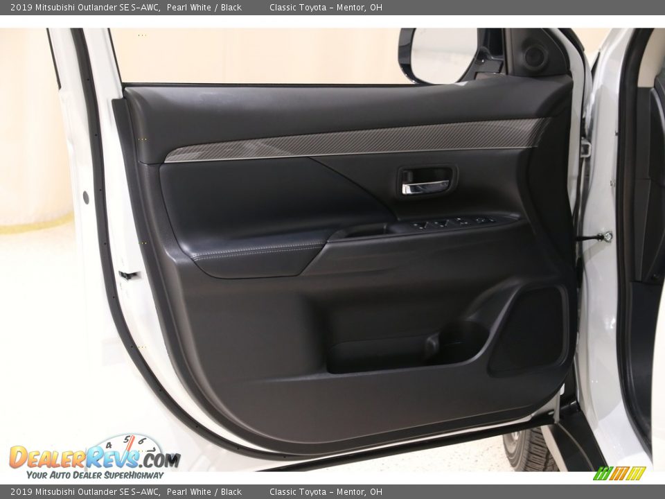 Door Panel of 2019 Mitsubishi Outlander SE S-AWC Photo #4