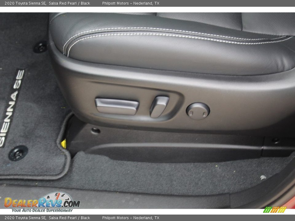 2020 Toyota Sienna SE Salsa Red Pearl / Black Photo #11