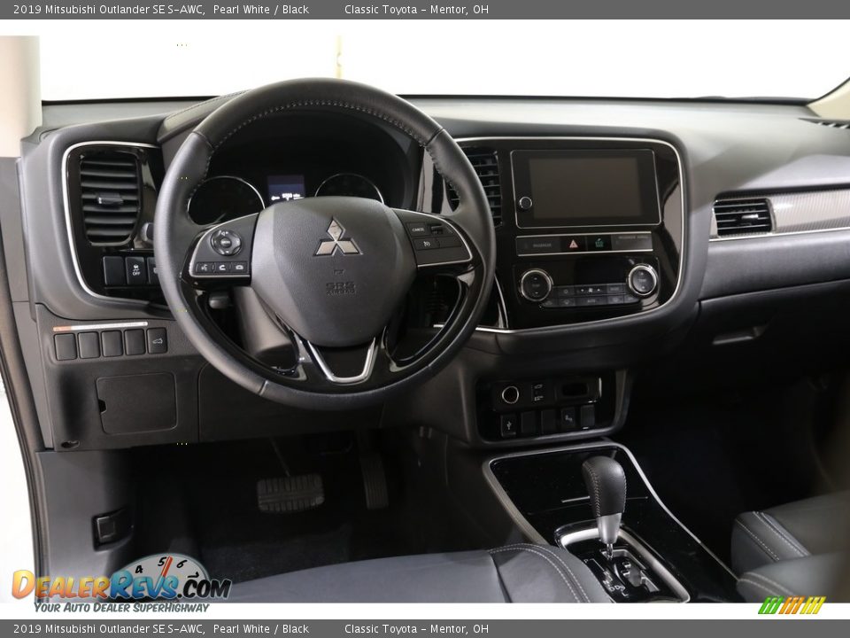 Dashboard of 2019 Mitsubishi Outlander SE S-AWC Photo #6