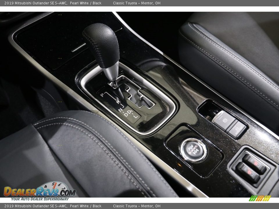 2019 Mitsubishi Outlander SE S-AWC Shifter Photo #15