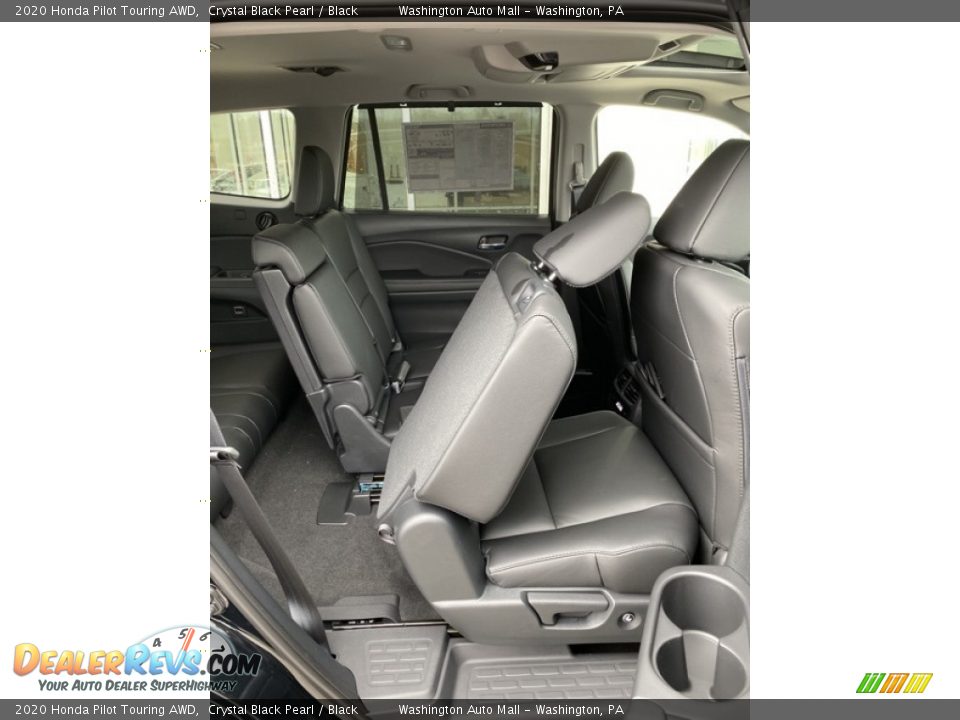 2020 Honda Pilot Touring AWD Crystal Black Pearl / Black Photo #28